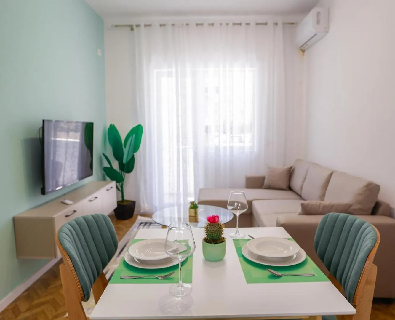 Lucjanos Studio Apartments Tirana 0*,  Albania
