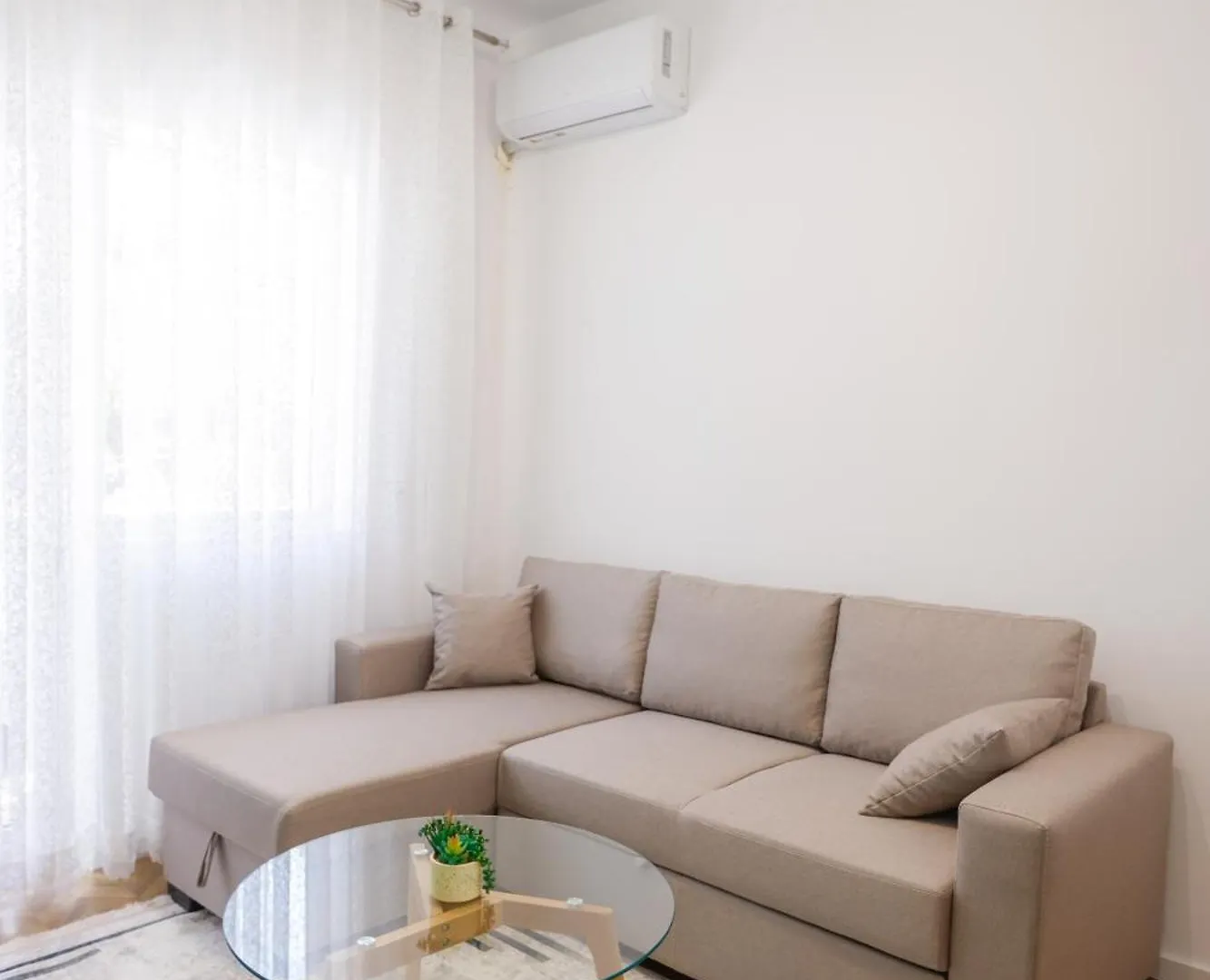 Lucjanos Studio Apartments Tirana Albania