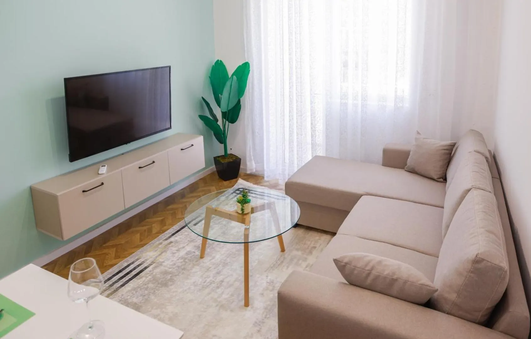 Lucjanos Studio Apartments Tirana